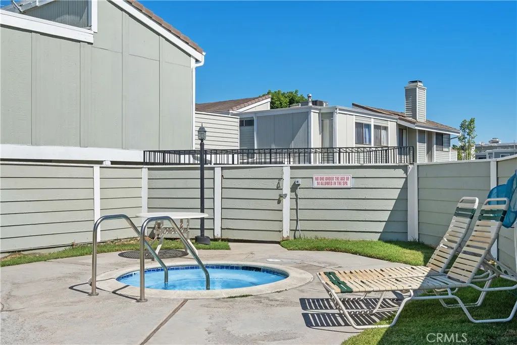 Image 11 of property listing at 27074 Hidaway Avenue 3, Canyon Country, CA 91351
