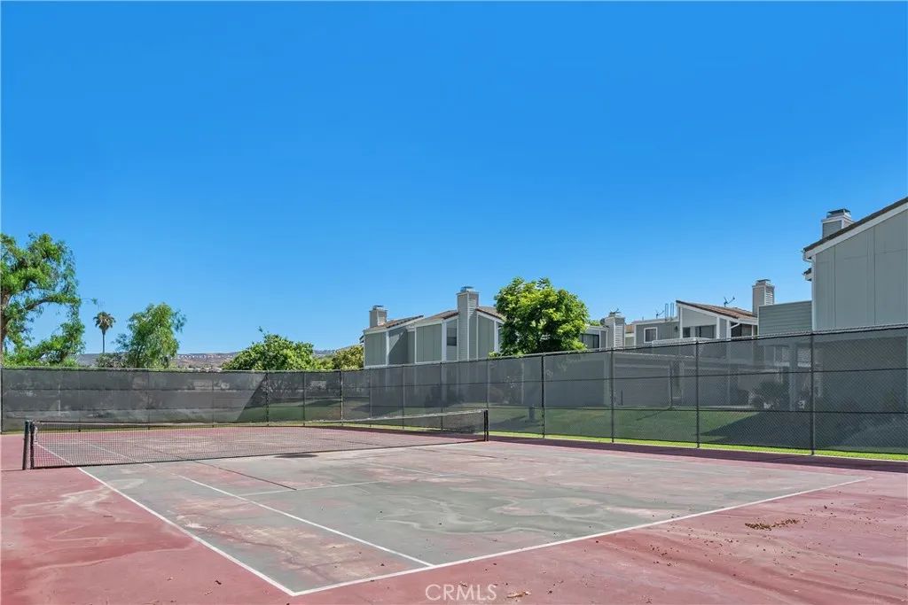 Image 12 of property listing at 27074 Hidaway Avenue 3, Canyon Country, CA 91351
