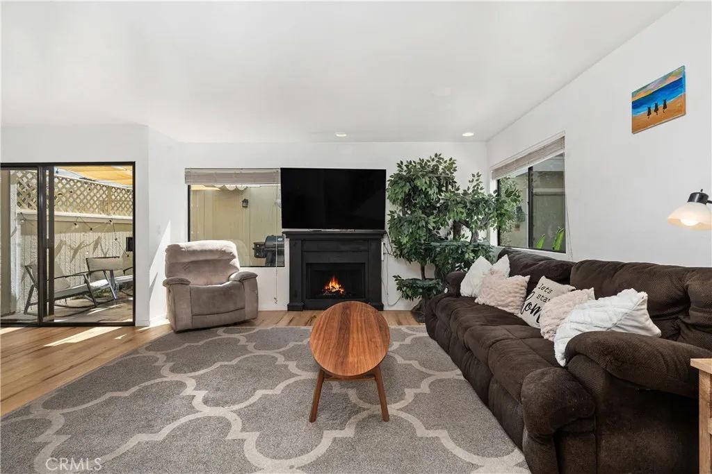 Image 15 of property listing at 27074 Hidaway Avenue 3, Canyon Country, CA 91351