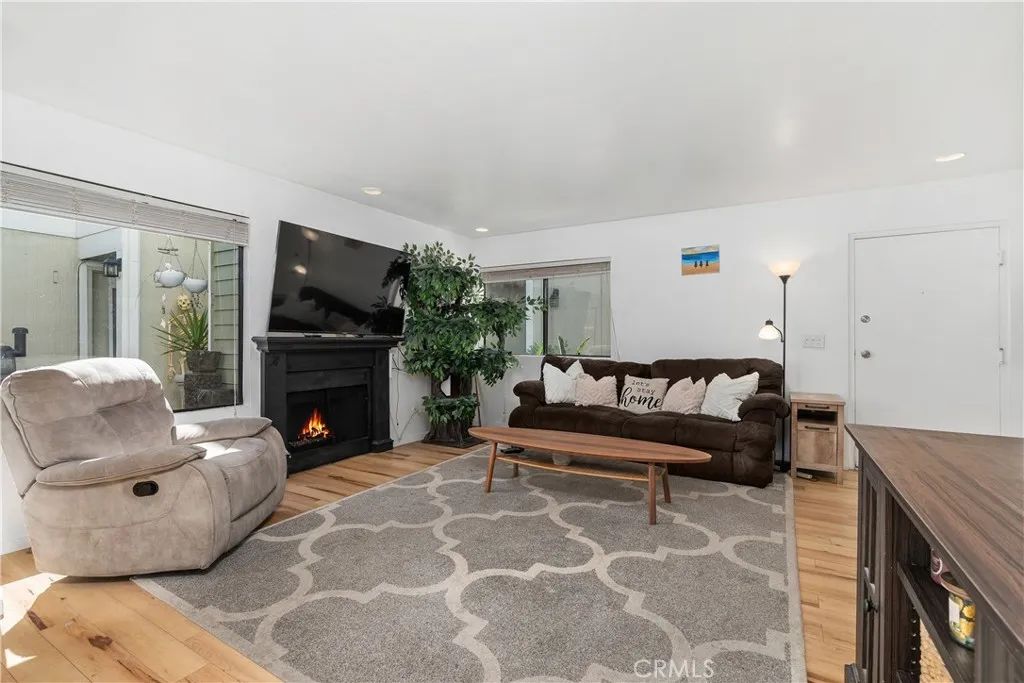 Image 16 of property listing at 27074 Hidaway Avenue 3, Canyon Country, CA 91351