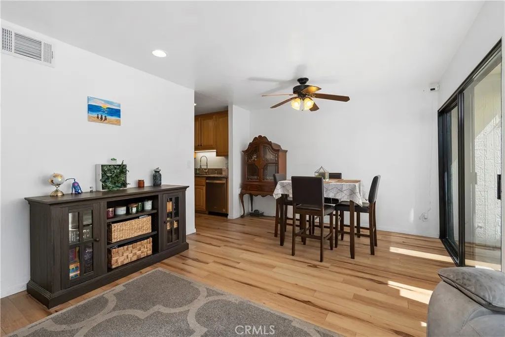 Image 18 of property listing at 27074 Hidaway Avenue 3, Canyon Country, CA 91351