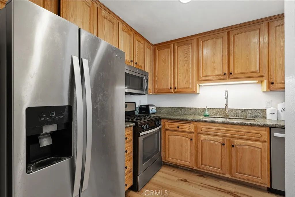 Image 23 of property listing at 27074 Hidaway Avenue 3, Canyon Country, CA 91351