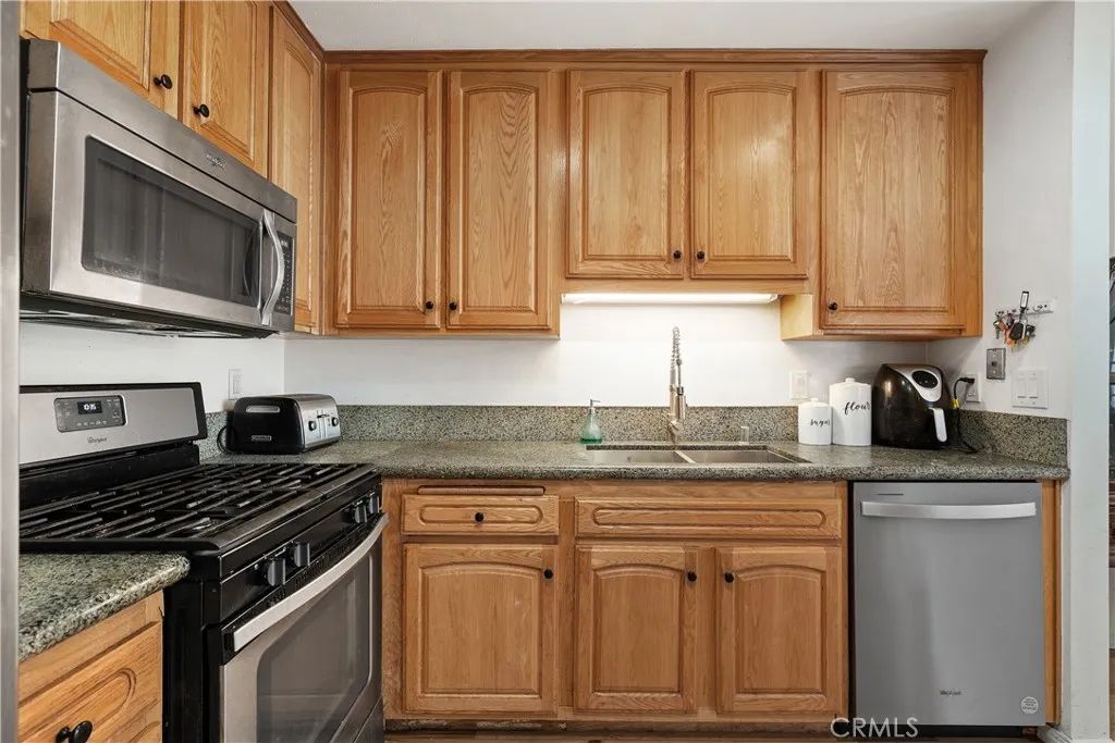 Image 24 of property listing at 27074 Hidaway Avenue 3, Canyon Country, CA 91351