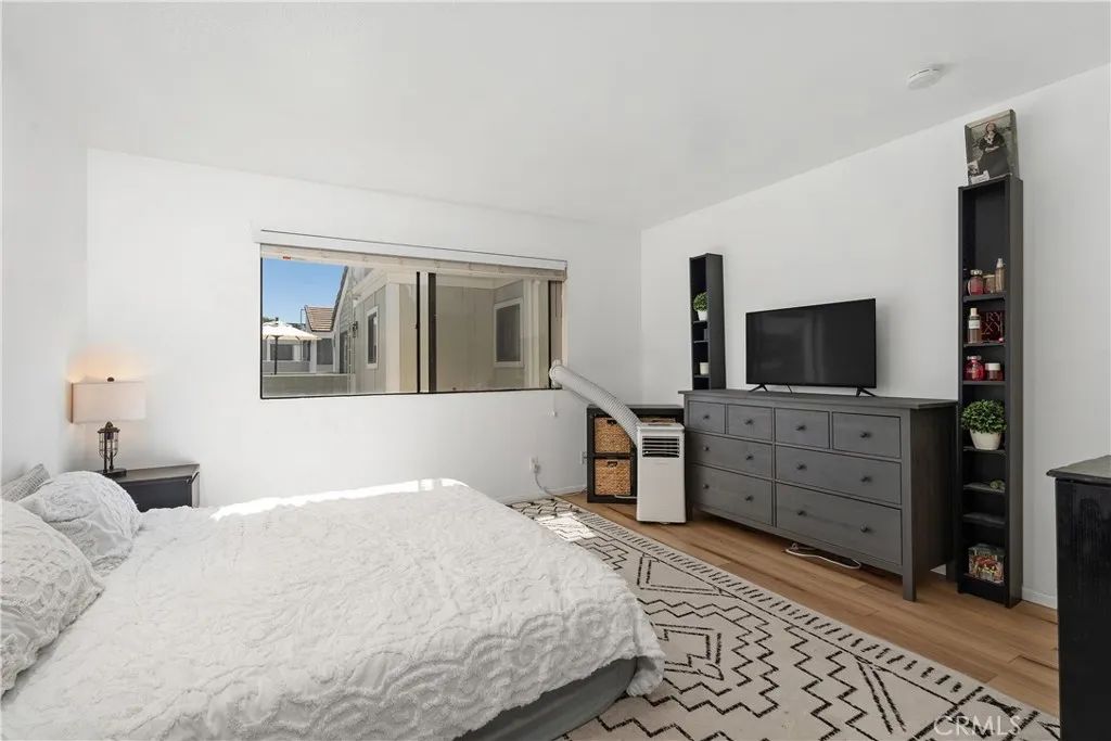 Image 25 of property listing at 27074 Hidaway Avenue 3, Canyon Country, CA 91351
