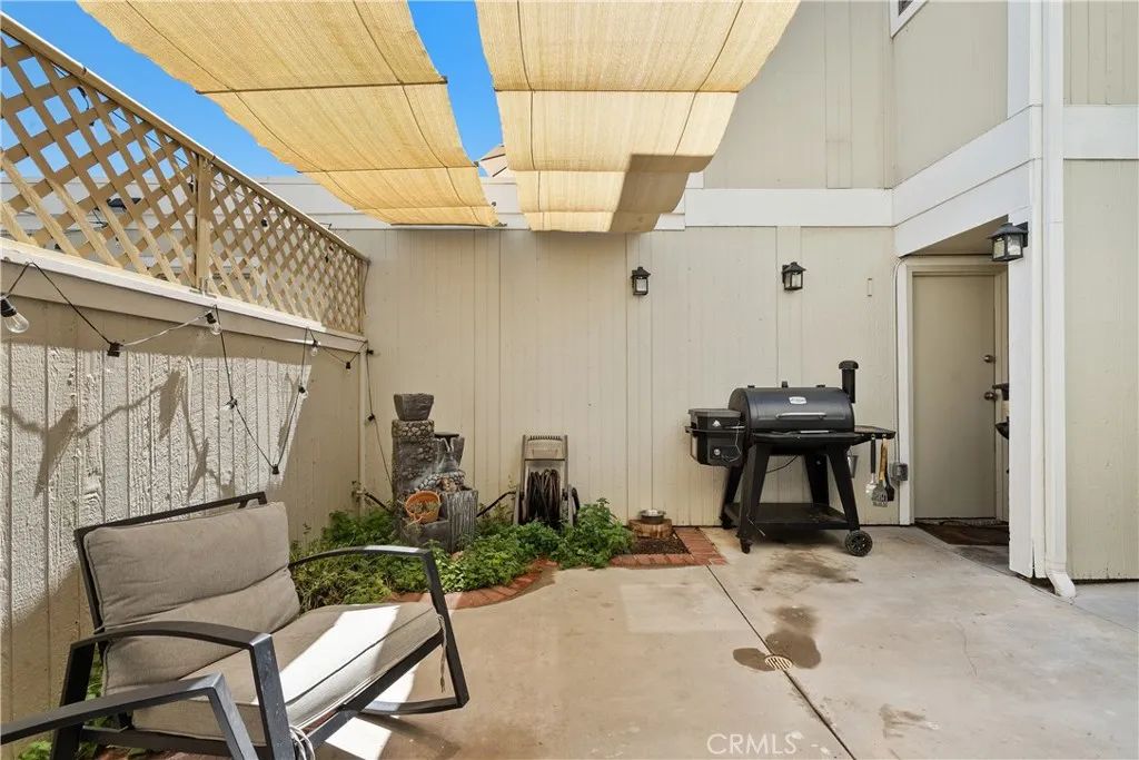 Image 27 of property listing at 27074 Hidaway Avenue 3, Canyon Country, CA 91351