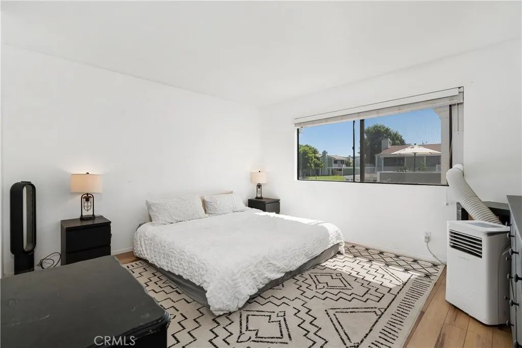 Image 5 of property listing at 27074 Hidaway Avenue 3, Canyon Country, CA 91351