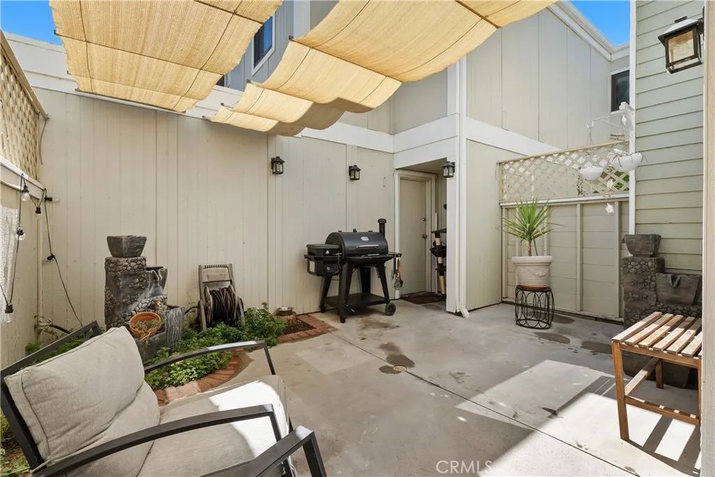 Image 8 of property listing at 27074 Hidaway Avenue 3, Canyon Country, CA 91351