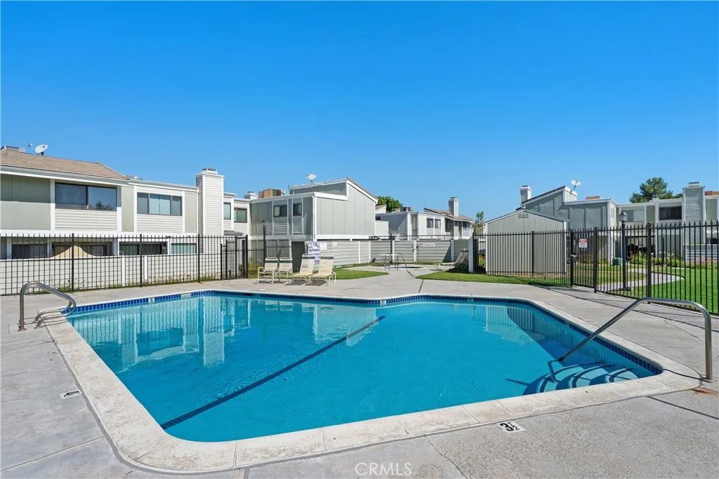 Image 10 of property listing at 27074 Hidaway Avenue 3, Canyon Country, CA 91351