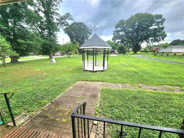 8 Highland Lane, Cartersville, GA 30120
