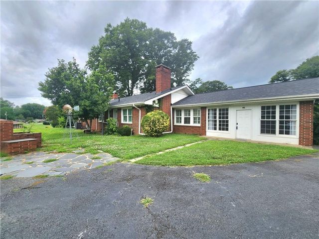 8 Highland Lane, Cartersville, GA 30120