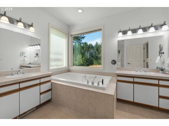 2998 PINE Ct, Gearhart, OR 97138