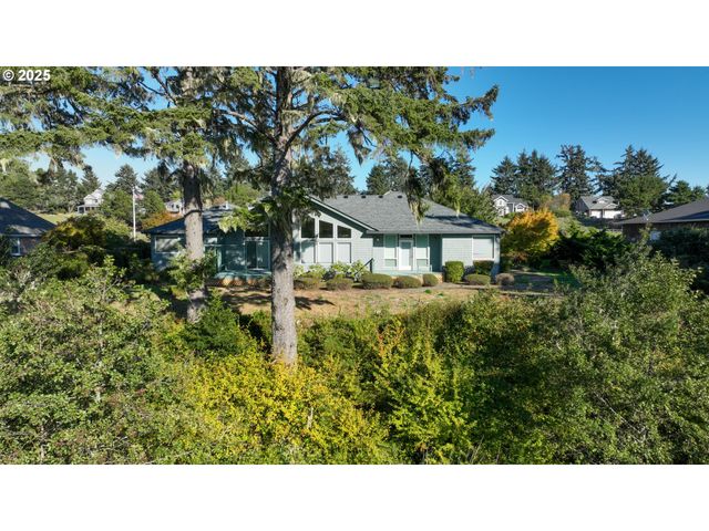 2998 PINE Ct, Gearhart, OR 97138