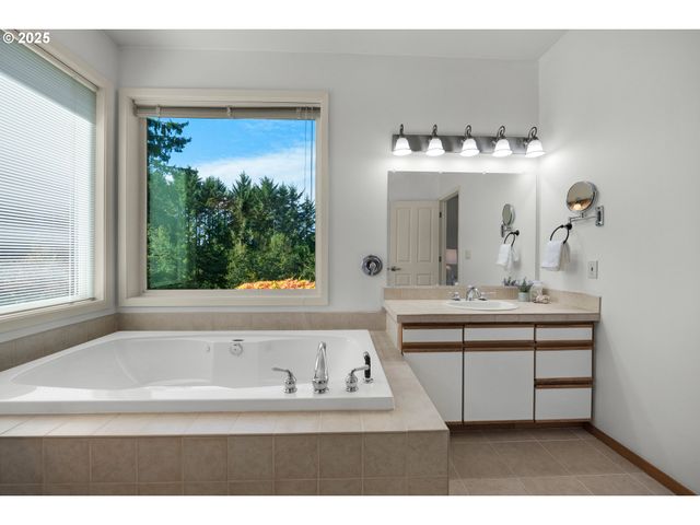 2998 PINE Ct, Gearhart, OR 97138