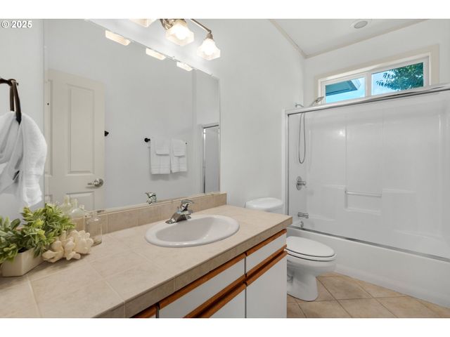 2998 PINE Ct, Gearhart, OR 97138