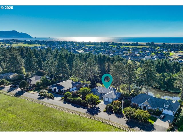 2998 PINE Ct, Gearhart, OR 97138