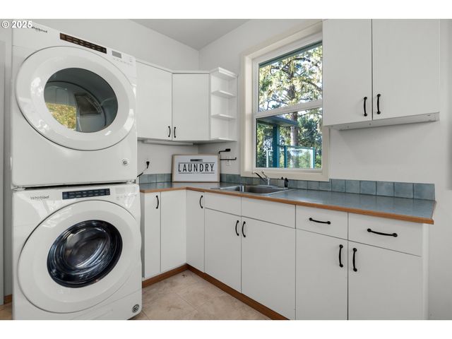 2998 PINE Ct, Gearhart, OR 97138