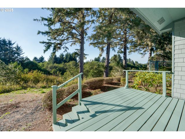 2998 PINE Ct, Gearhart, OR 97138
