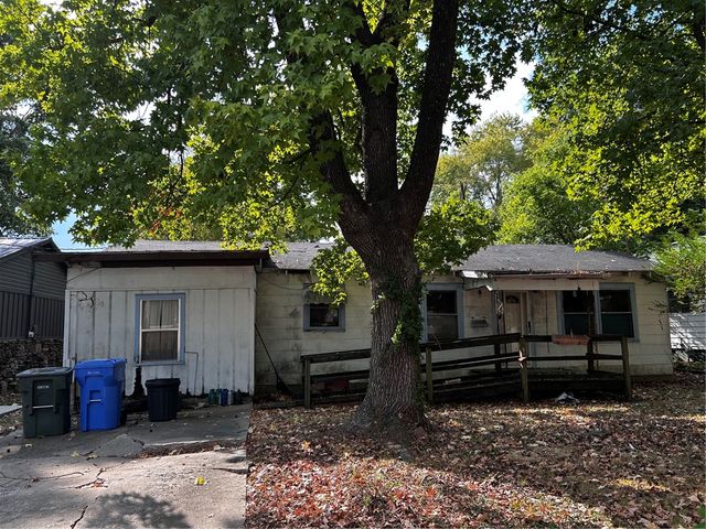1325 S West Avenue, Fayetteville, AR 72701
