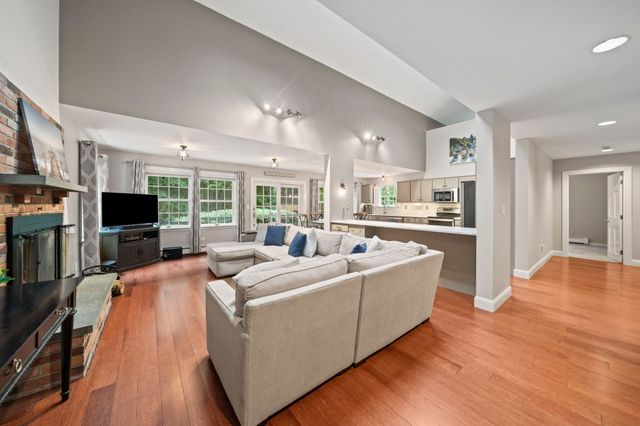 1 Millets Ln, Manchester, MA 01944