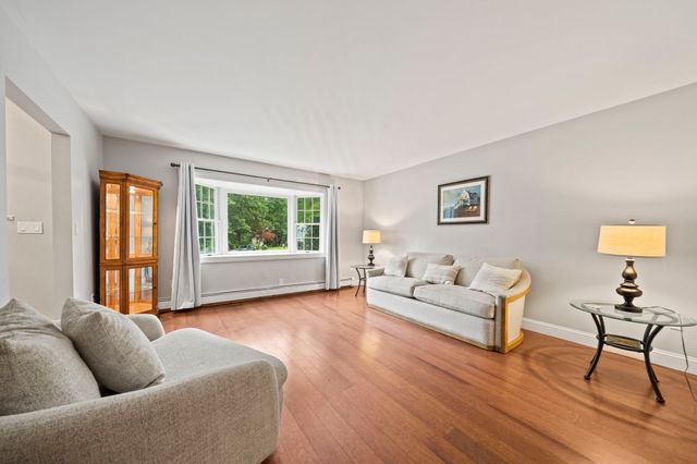 1 Millets Ln, Manchester, MA 01944