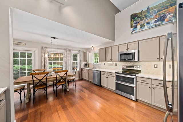 1 Millets Ln, Manchester, MA 01944