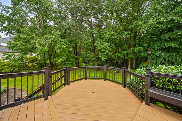 1 Millets Ln, Manchester, MA 01944