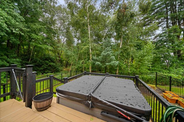 1 Millets Ln, Manchester, MA 01944
