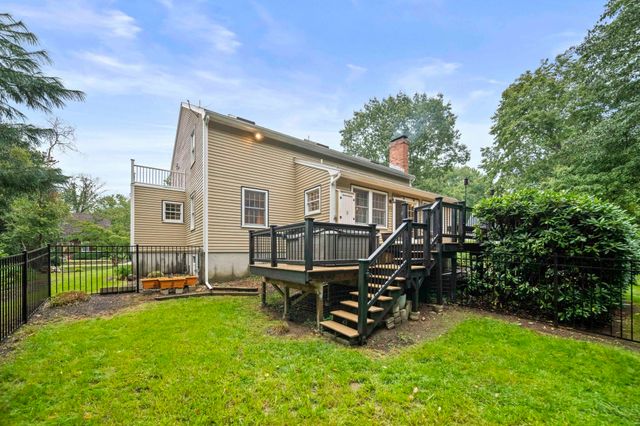1 Millets Ln, Manchester, MA 01944