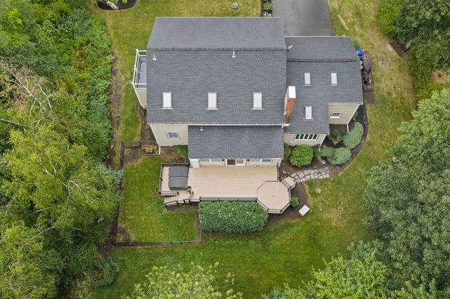1 Millets Ln, Manchester, MA 01944