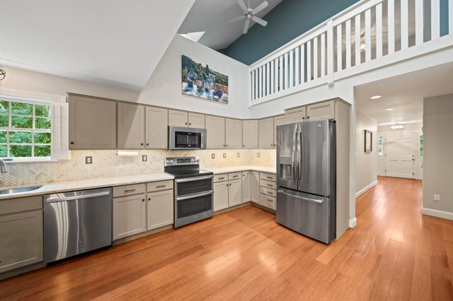 1 Millets Ln, Manchester, MA 01944