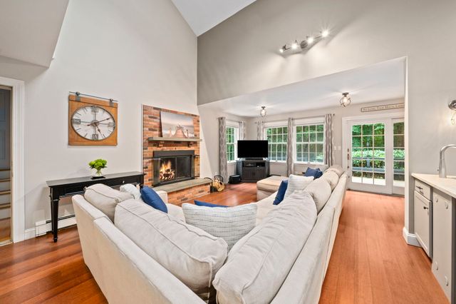 1 Millets Ln, Manchester, MA 01944