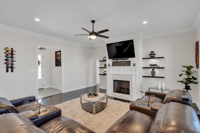 6464 Soaring Dr, Gonzales, LA 70737