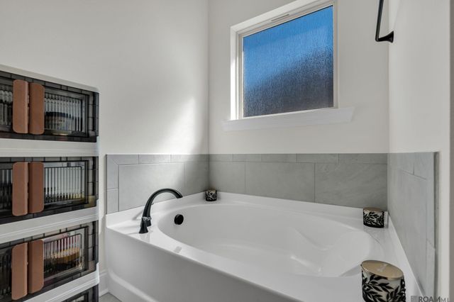 6464 Soaring Dr, Gonzales, LA 70737