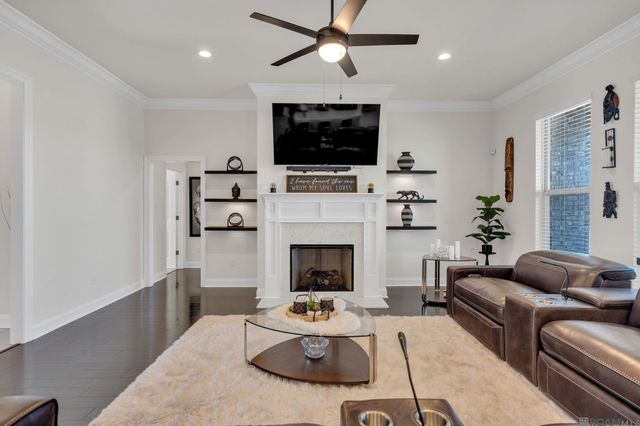 6464 Soaring Dr, Gonzales, LA 70737