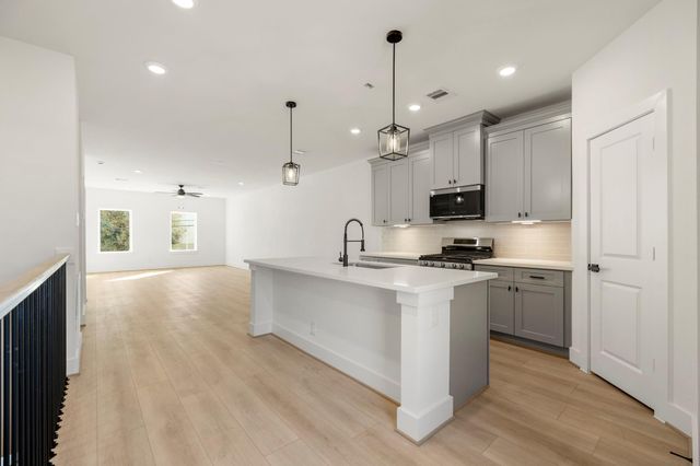 6330 Del Rio Street, Houston, TX 77021