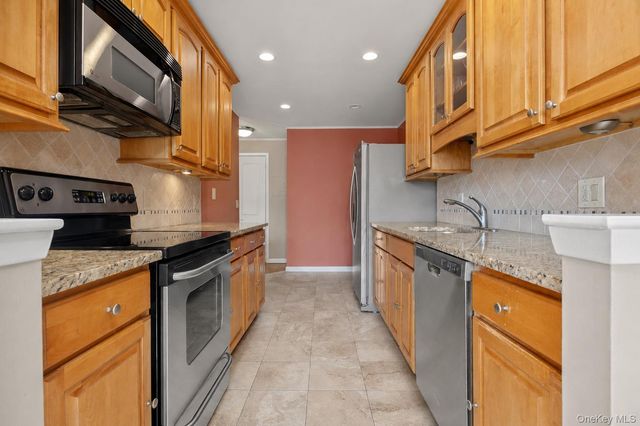 89 N Broadway 214, White Plains, NY 10603