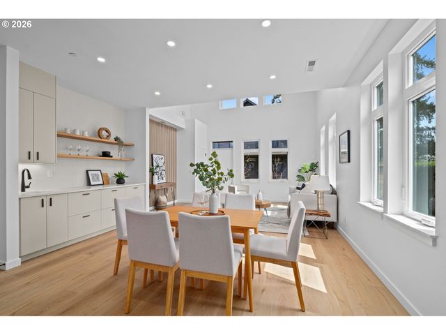 10992 Se Stanley Ave, Milwaukie, OR 97222