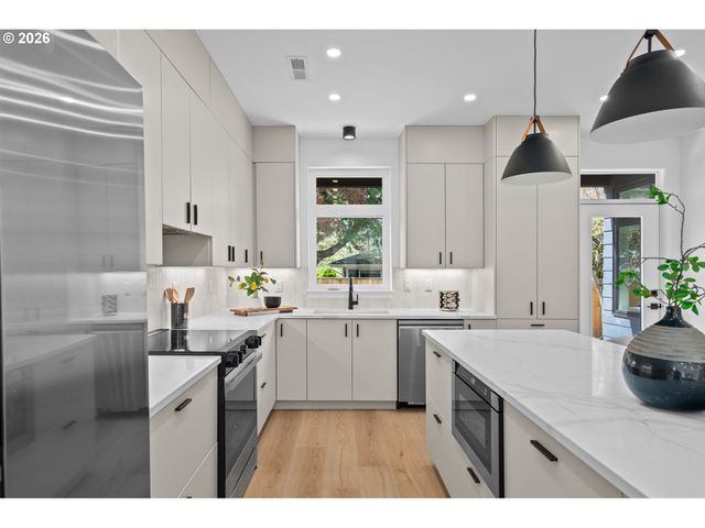 10992 Se Stanley Ave, Milwaukie, OR 97222