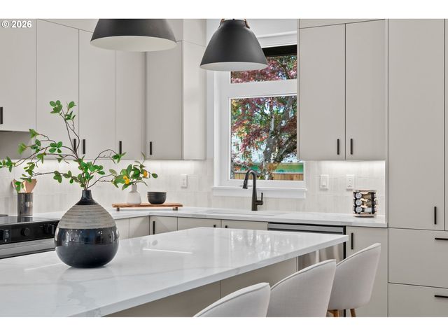 10992 Se Stanley Ave, Milwaukie, OR 97222