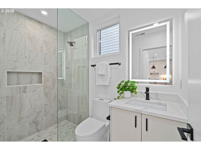 10992 Se Stanley Ave, Milwaukie, OR 97222