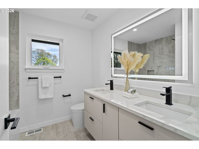 10992 Se Stanley Ave, Milwaukie, OR 97222