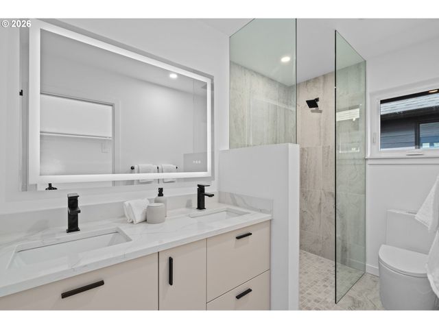 10992 Se Stanley Ave, Milwaukie, OR 97222