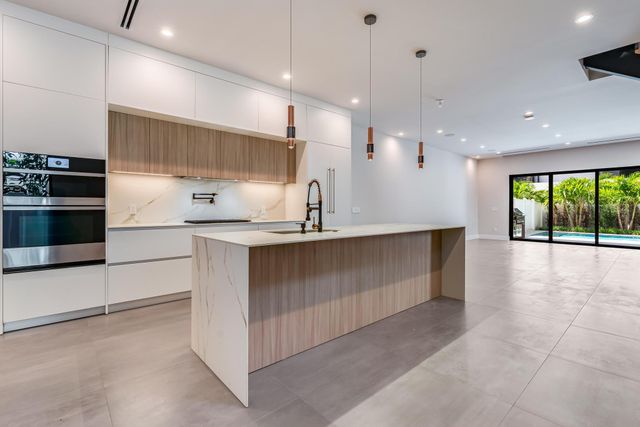 919 NE 17th Terrace A, Fort Lauderdale, FL 33304