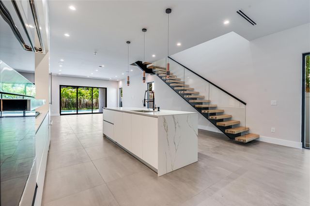 919 NE 17th Terrace A, Fort Lauderdale, FL 33304