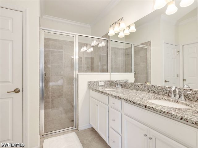 9157 Glenforest DR, Naples, FL 34120