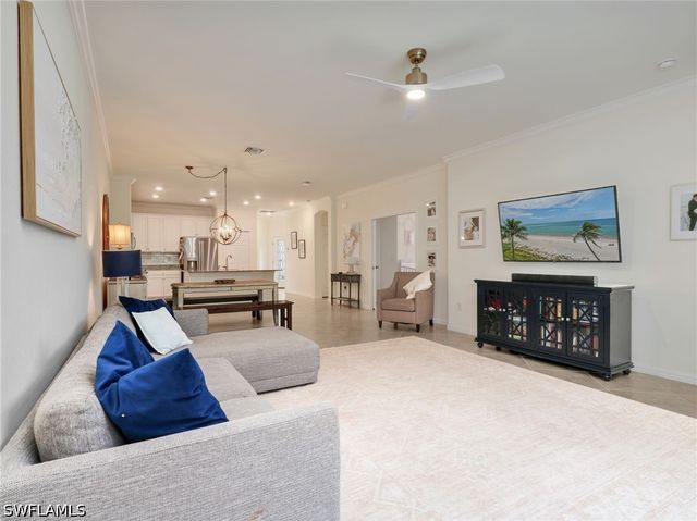 9157 Glenforest DR, Naples, FL 34120