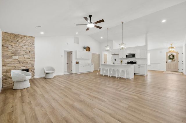 206 Dexter Bend Court, Fountain Inn, SC 29644