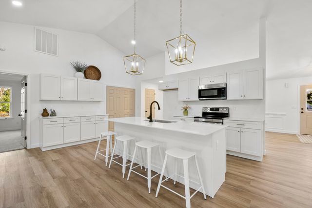 206 Dexter Bend Court, Fountain Inn, SC 29644