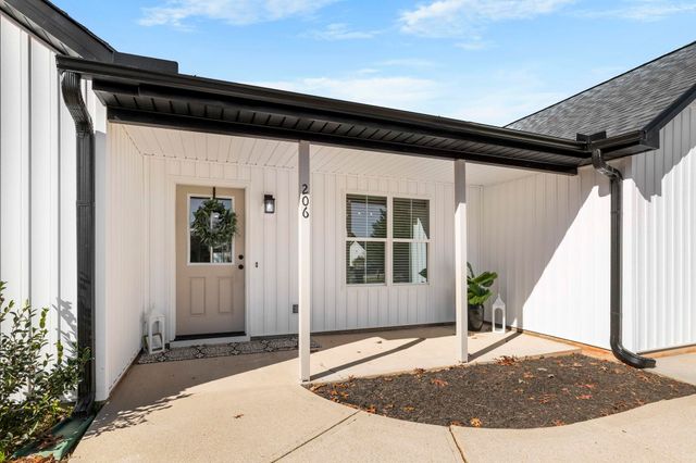 206 Dexter Bend Court, Fountain Inn, SC 29644