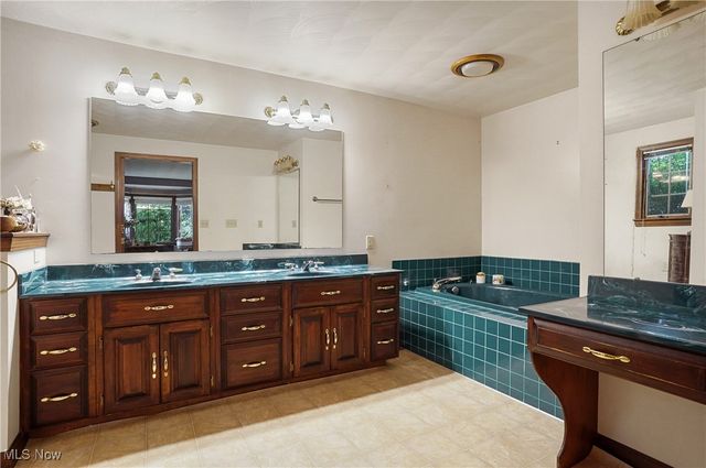 3079 W South Range Road, Columbiana, OH 44408